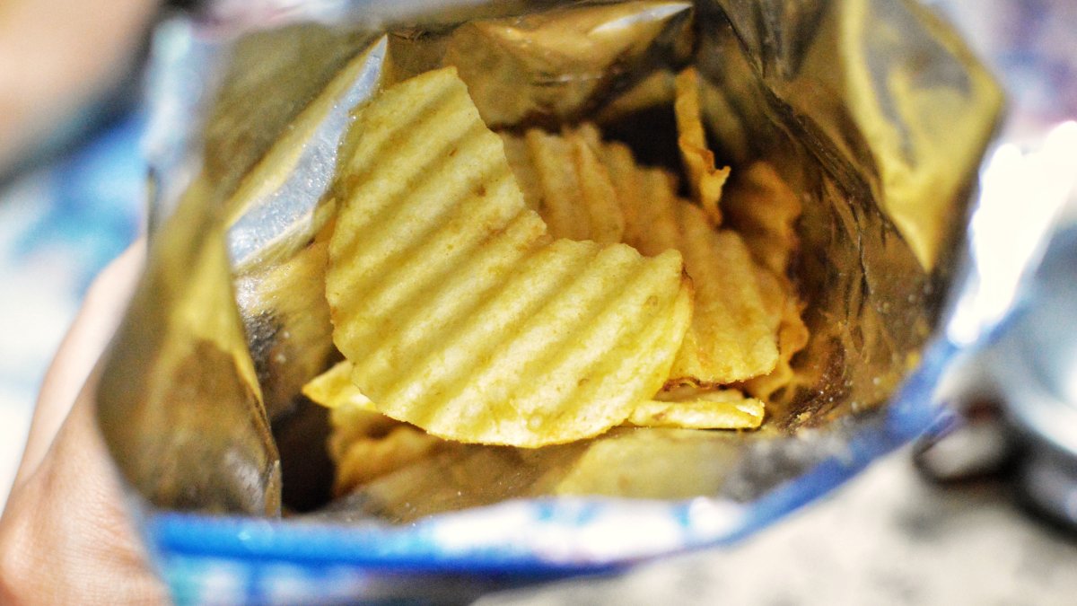 The Real Reason Your Bag of Chips Is Filled With Air – NBC New York - Vimarsana News