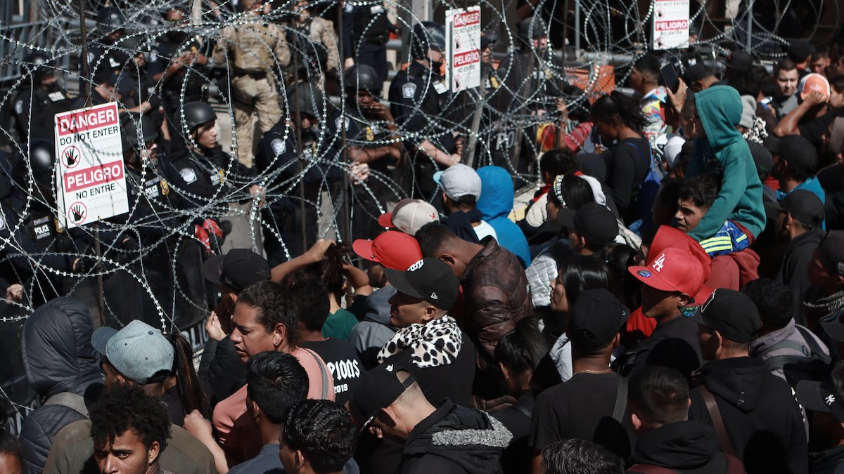 Migrants Rush El Paso Border Crossing, Clash With CBO at Paso Del Norte ...