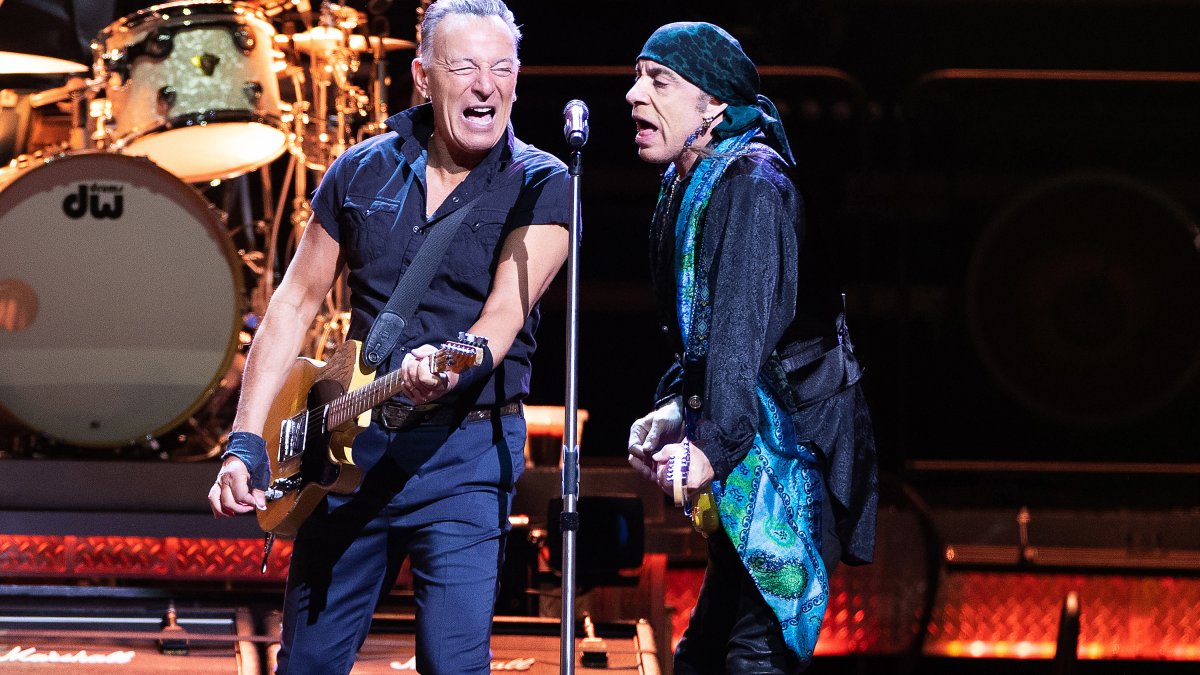 When Will Bruce Springsteen Return to Stage After Postponing Shows Due to Illness? – NBC New York - Vimarsana News