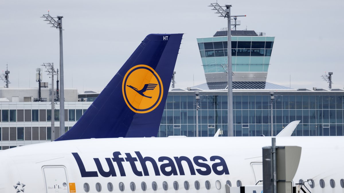 7 Passengers Taken to Hospitals After Turbulence Diverts Lufthansa Flight to Washington, DC Airport