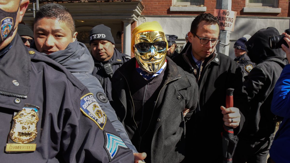 NYC Drag Queens Protests Rock Manhattan Story Hour NBC New York
