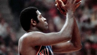 New York Knicks center Willis Reed (19) against the Atlanta Hawks at The Omni.