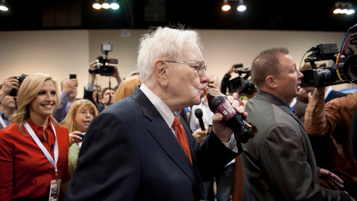 Warren Buffett: I'd Give Up a Year of My Life to Eat What I Like - Vimarsana News