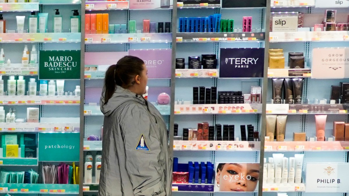 $90 Cream, $10 Toothpaste: Companies Target Wealthier Shoppers – NBC New York - Vimarsana News