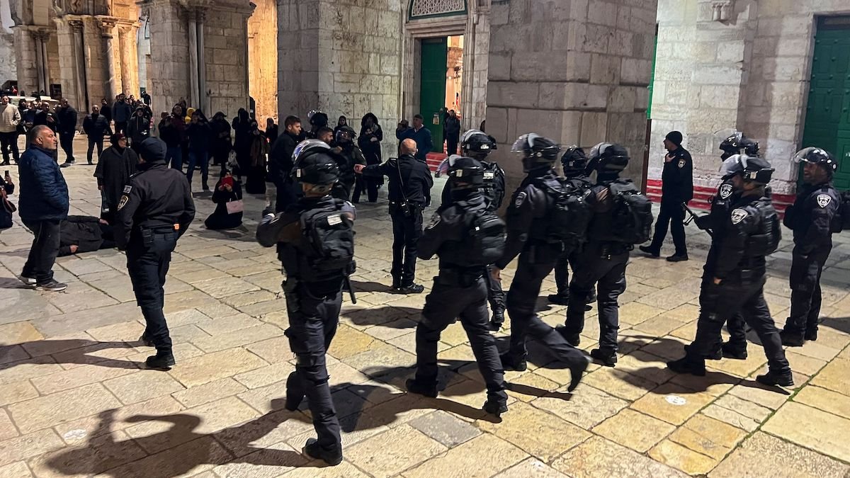 Israeli Forces Storm Al-Aqsa Mosque in Jerusalem, Sparking Clashes – NBC New York - Vimarsana News