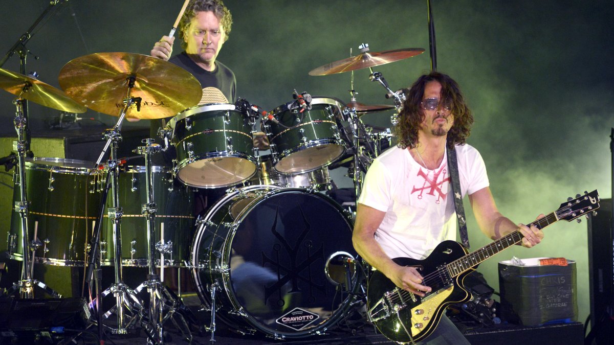 Chris Cornell's Widow and Soundgarden Settle Lawsuit – NBC New York - Vimarsana News