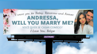 Billboard reading "Andressa, Will You Marry Me?"