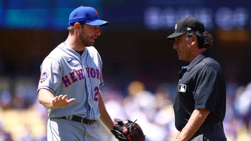 Mets fans shower Rangers' Max Scherzer with boos in first return to Citi  Field since deadline trade