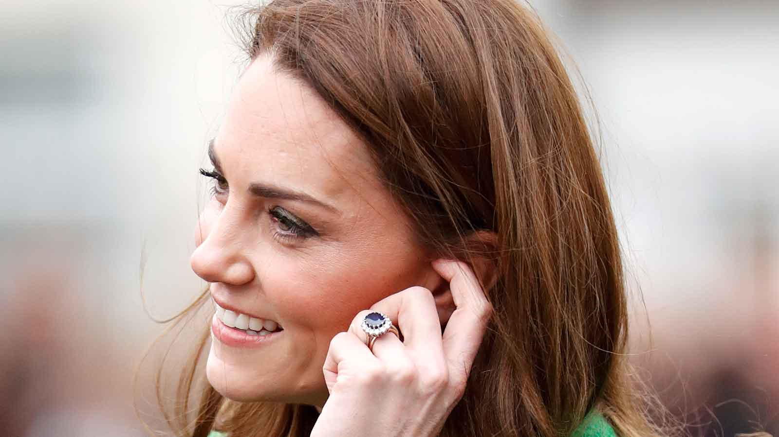 Kate Middleton 5.5 Carat Oval Man Made Sapphire Gemstone Halo Cluster Cubic  Zirconia Engagement Ring
