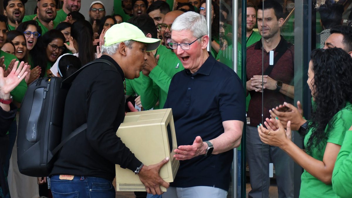 Apple Expected to Announce $90 Billion in Buybacks and Dividends When It Reports Earnings - Vimarsana News