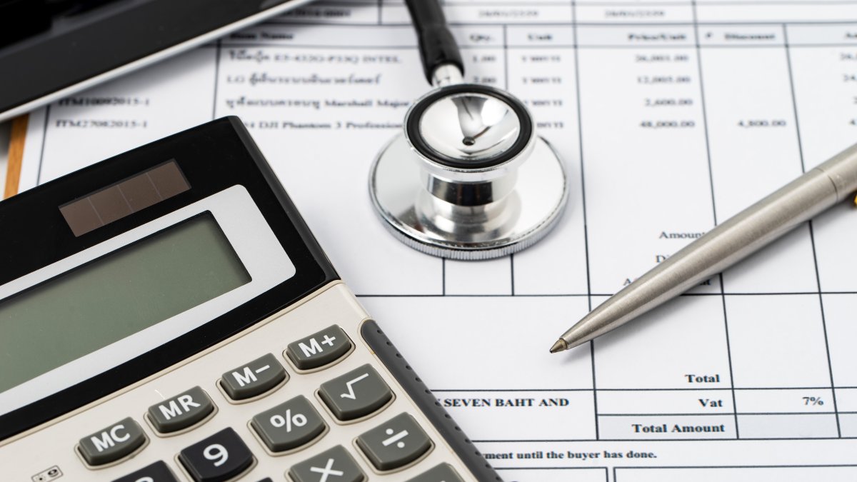US Health Insurers Raise Premiums for 2026 Citing Trump Tariffs, Subsidy Cuts