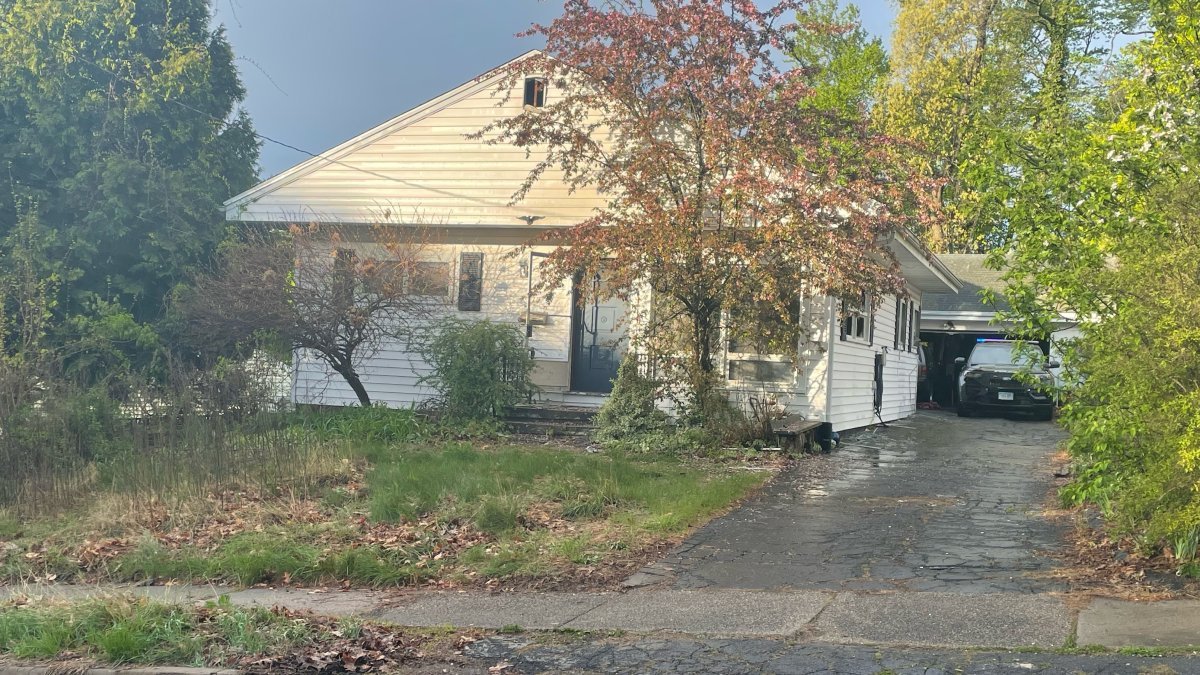Man Dead After House Fire in Bristol, Conn. - Vimarsana News