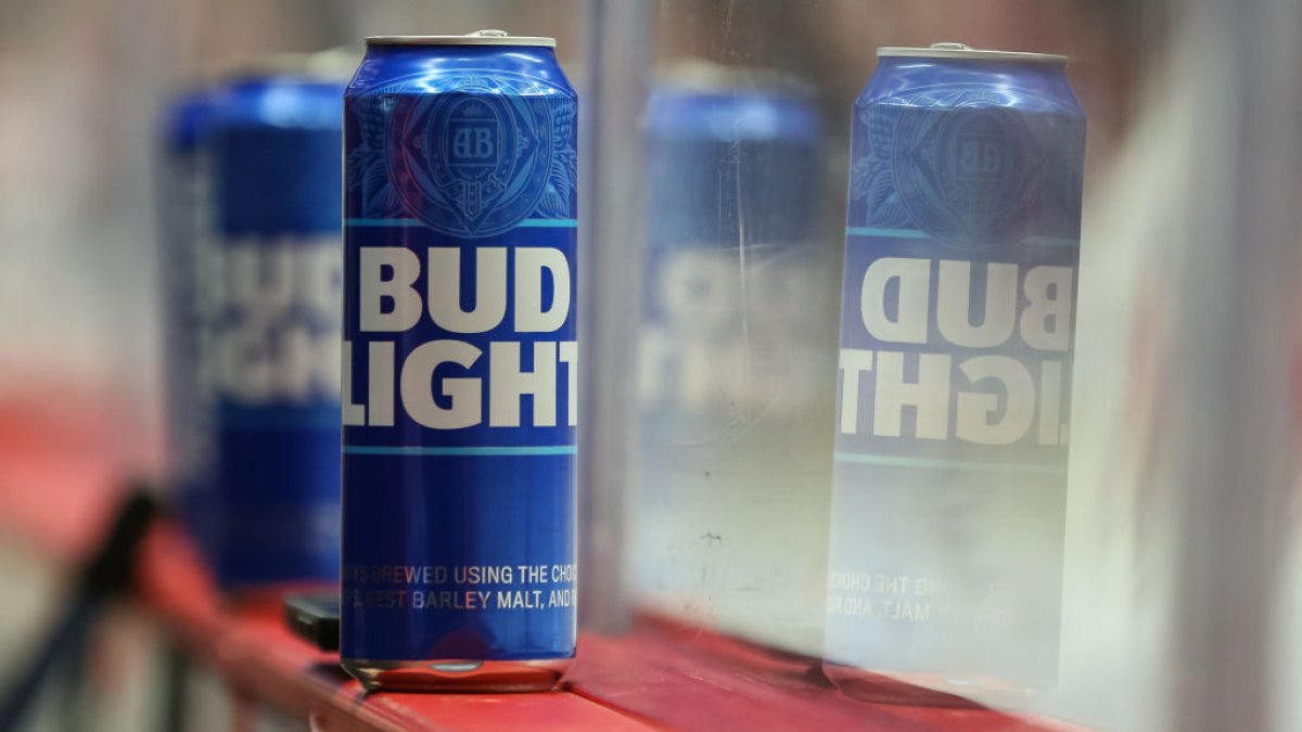 'Bud Light on Us': Budweiser Parent Now Offering Money Back to Boost Sales – NBC New York - Vimarsana News
