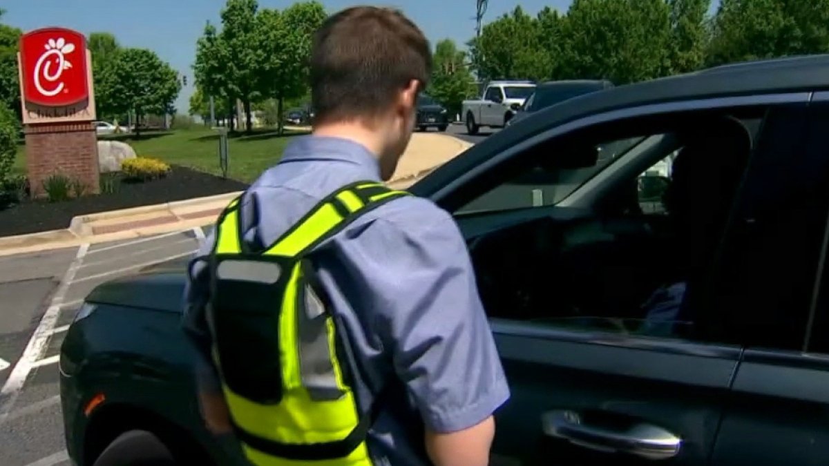 How a Cooling Vest Is Helping Fast Food Workers Beat the Heat NBC New