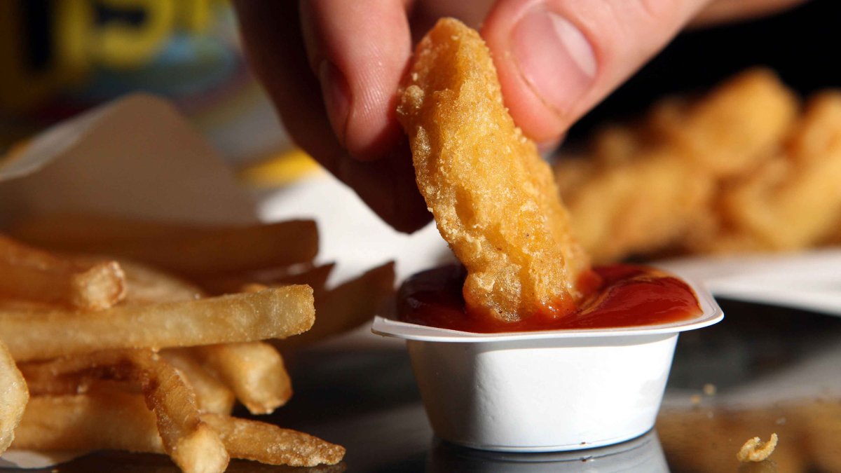 Parents Suing McDonald's Over Chicken Nugget That Burned Daughter – NBC New York - Vimarsana News