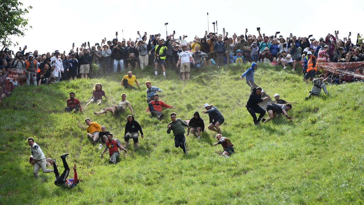 Contestants Tumble in Annual UK Cheese Wheel Race – NBC New York - Vimarsana News