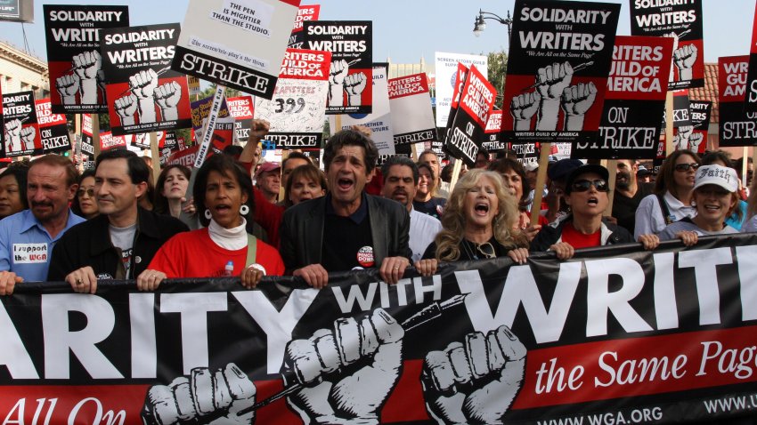 Writers march on Hollywood Boulevard in support of the Writers Guild of America strike on November 20, 2007 in Hollywood, California. (Photo by Matthew Simmons/WireImage)