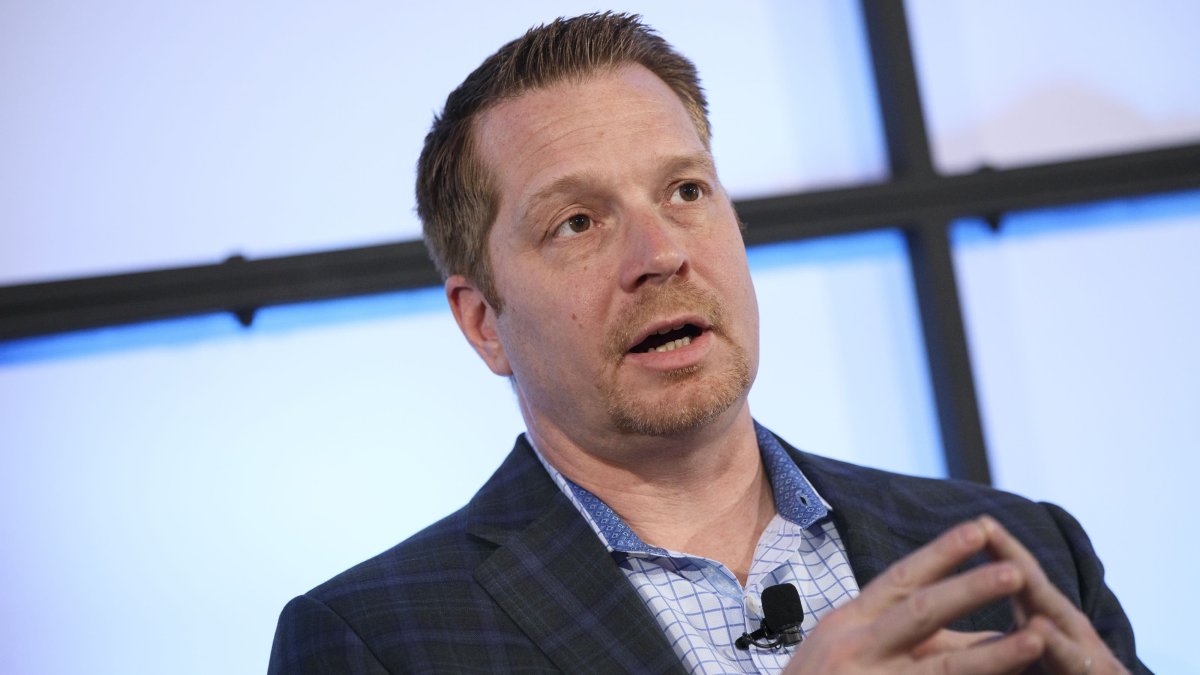 CrowdStrike CEO Calls Generative AI an 'Arms Race,' But Says Company Is Positioned Well to Face Adversaries – NBC New York - Vimarsana News