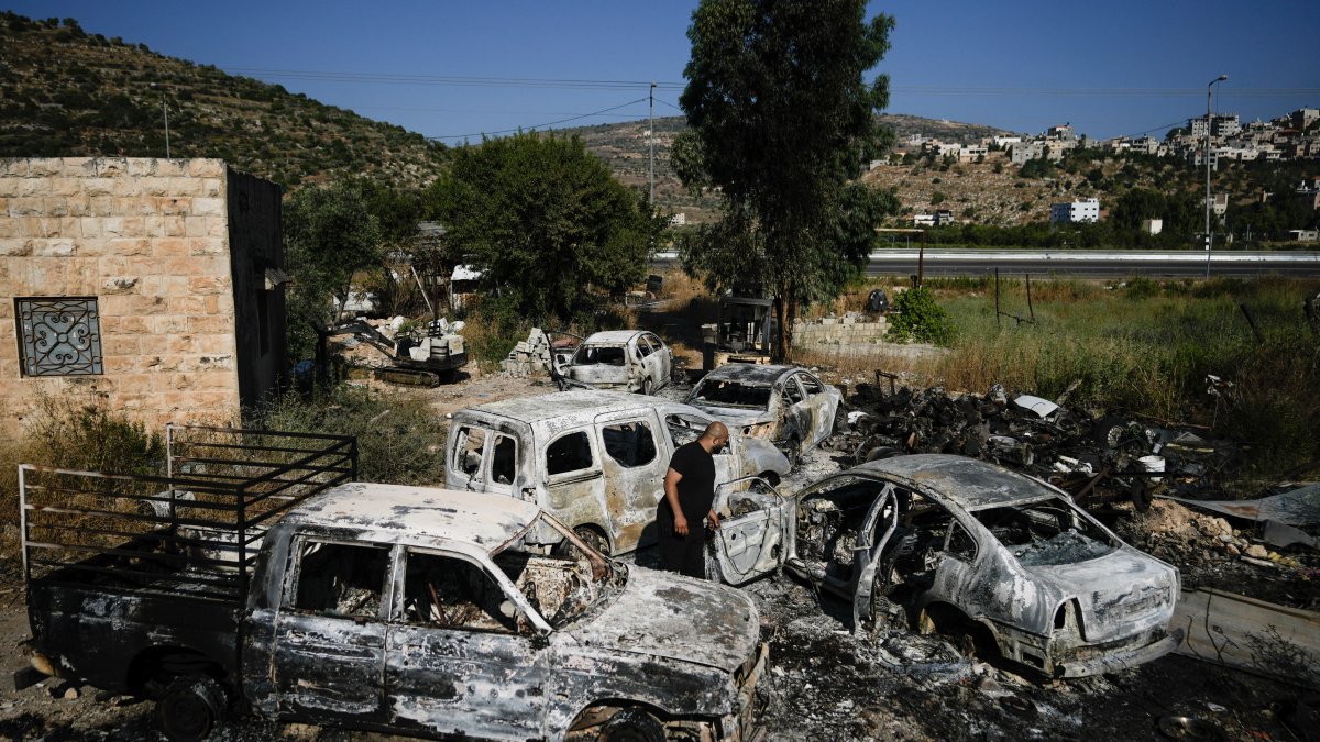 Israeli settlers storm Palestinian town, kill 1 – NBC New York - Vimarsana News