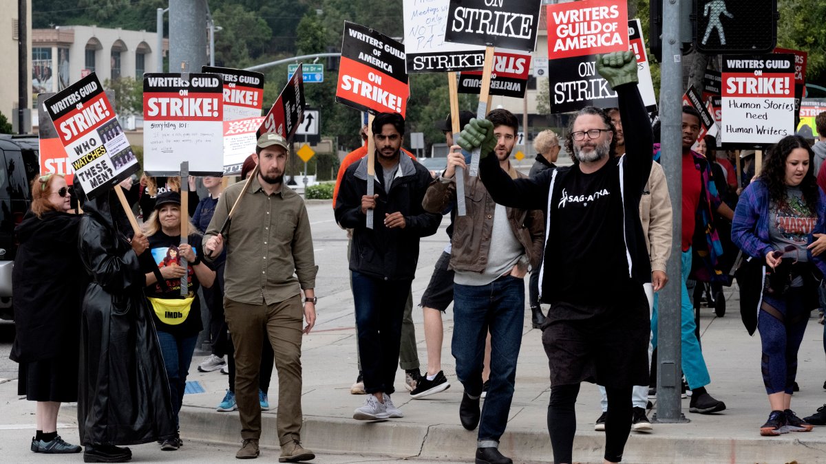 Hollywood writers strike reaches 50 days with no end in sight – NBC New York - Vimarsana News