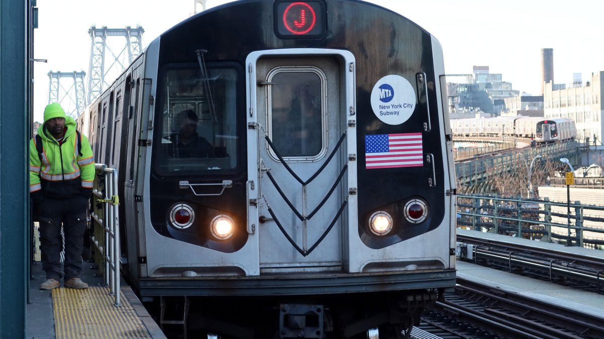 纽约地铁暴力袭击跨性别女性的男子被起诉：检察官