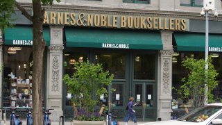 People pass a closed Barnes & Noble book store in Union Square during the coronavirus pandemic on May 28, 2020 in New York City. (Photo by Rob Kim/Getty Images)