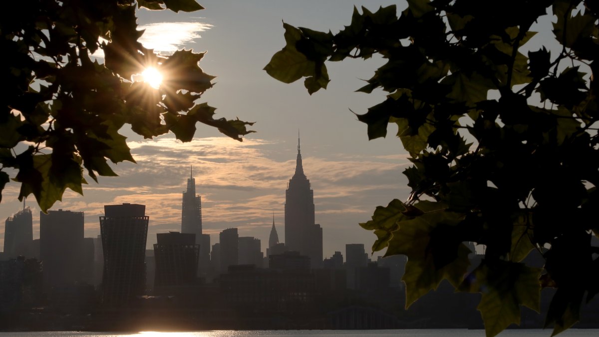 NYC air quality today: Will smoke impact Belmont, Gov Ball, Puerto Rican Day Parade? – NBC New York - Vimarsana News