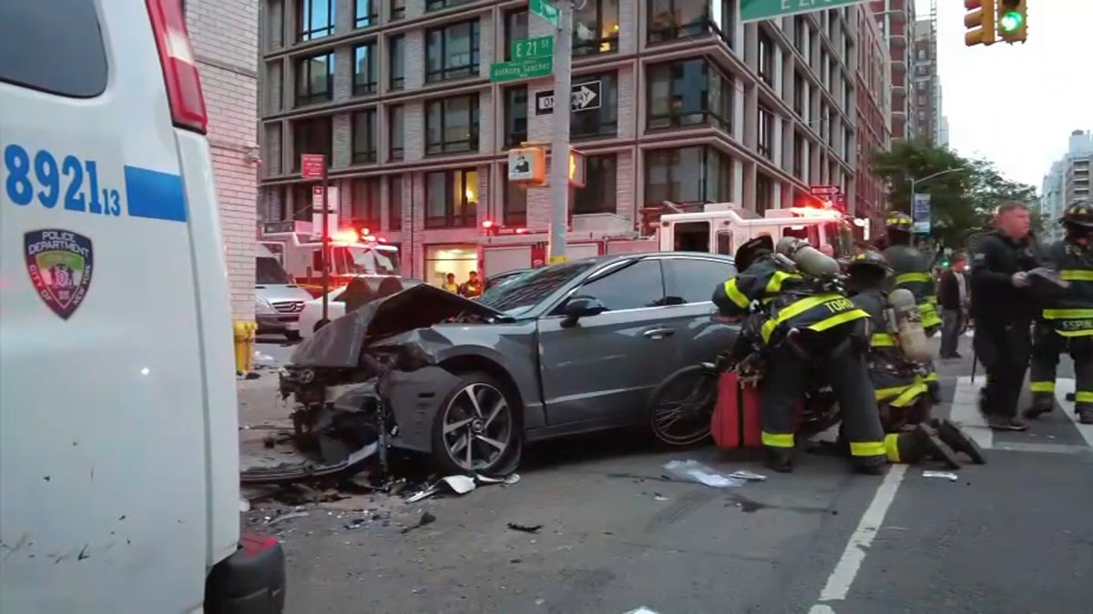 2 pedestrians killed when crash sends car onto Manhattan sidewalk