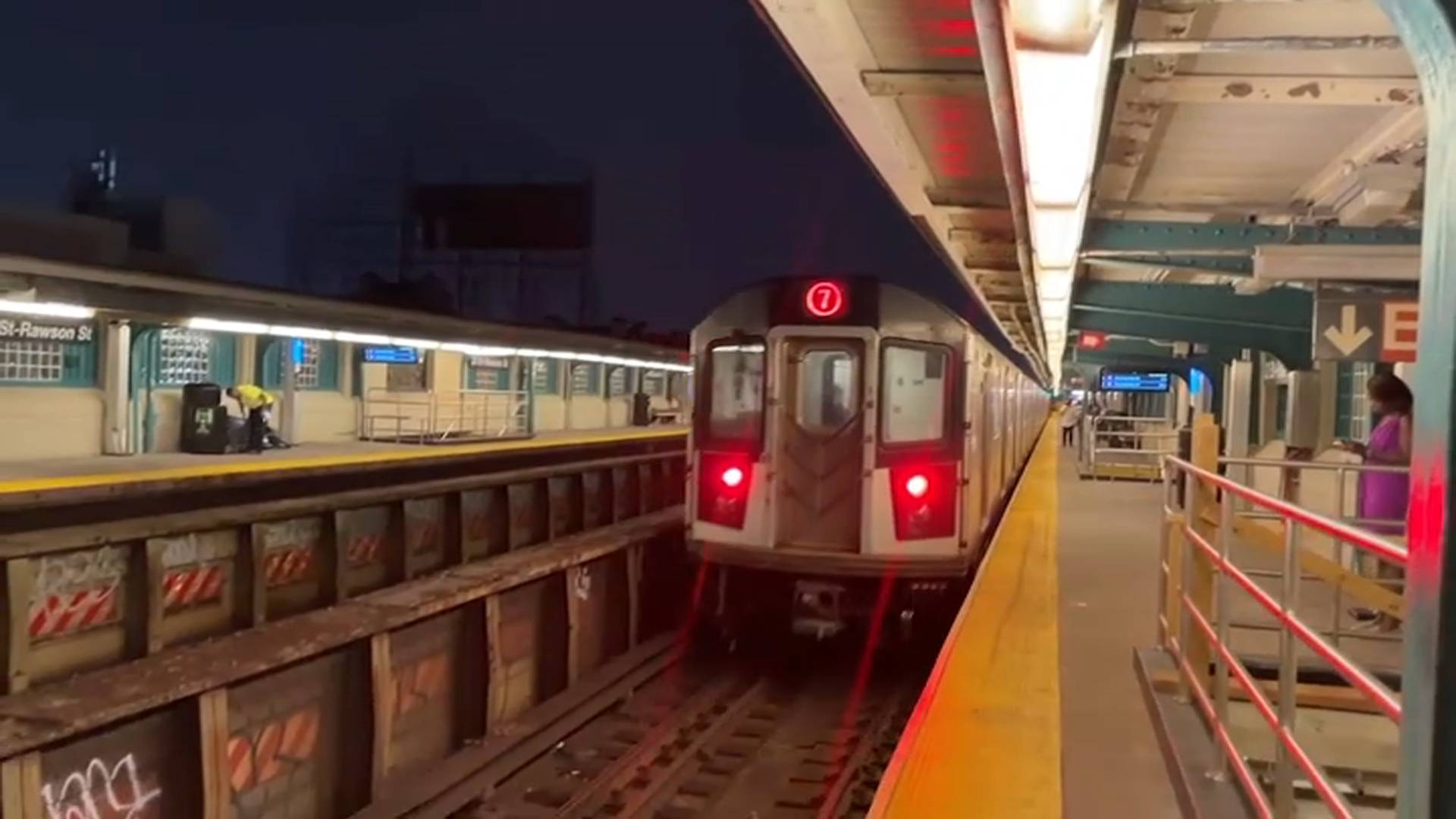 MTA and NYPD warn against 'dangerous' subway surfing trend