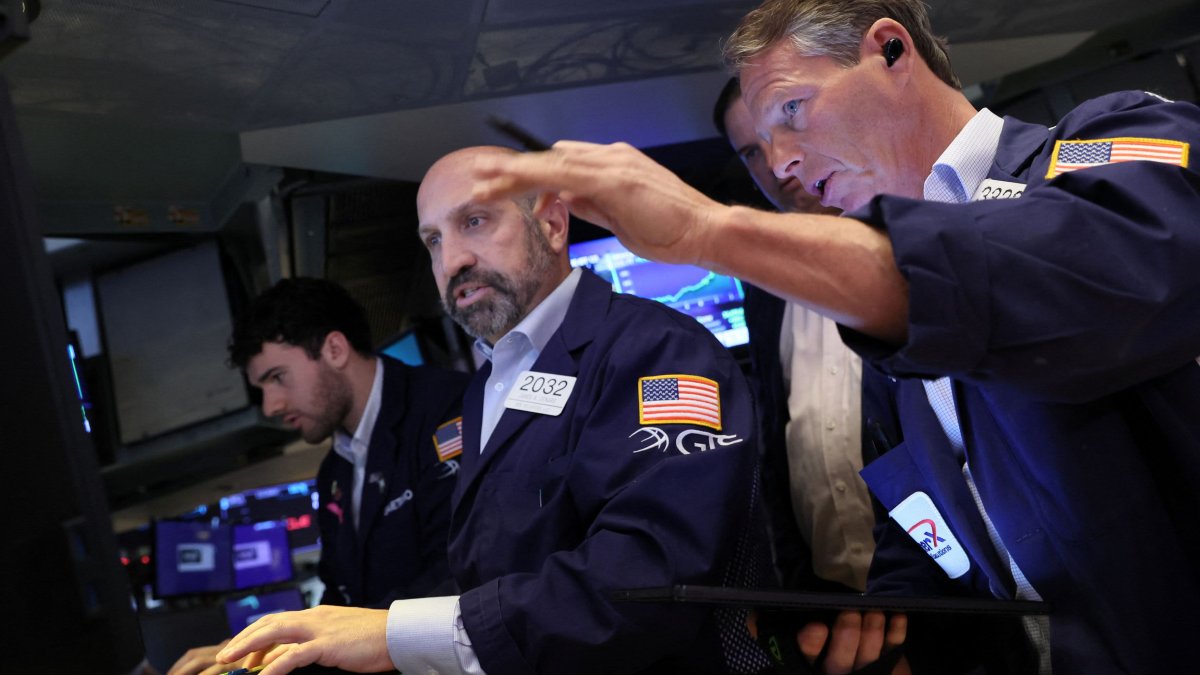 The Dow just posted its best winning streak since the 1980s. Why it keeps going higher - Vimarsana News