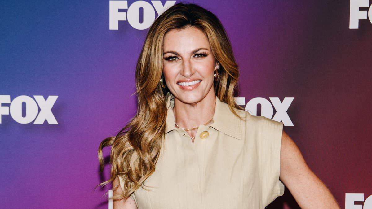 NFL World Reacts To Erin Andrews' Super Bowl Photos