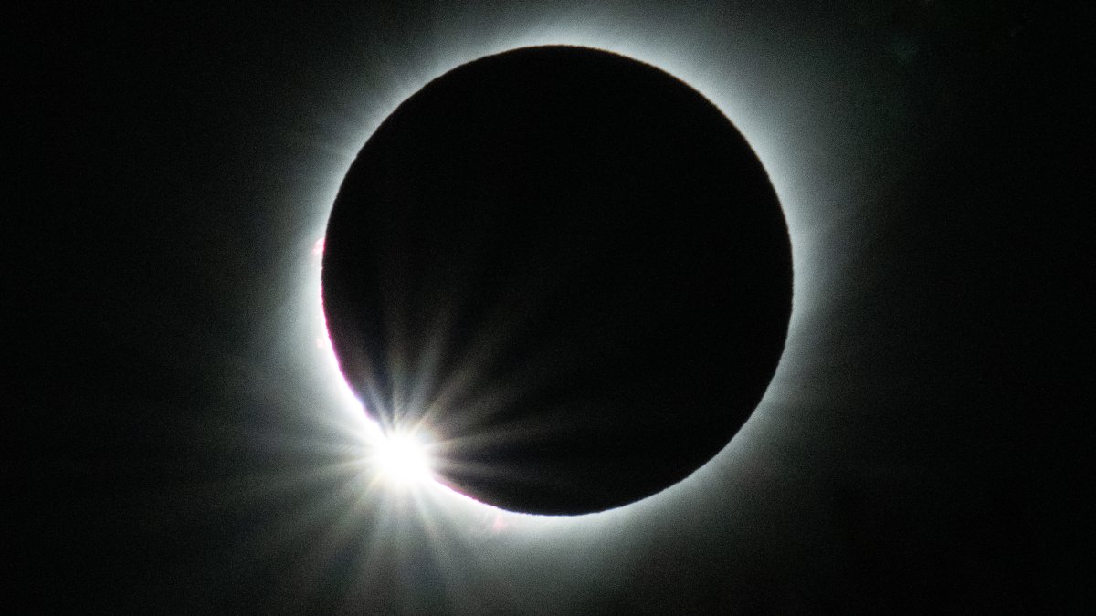 纽约准备迎接近一个世纪以来的第一次日食：需要知道什么？