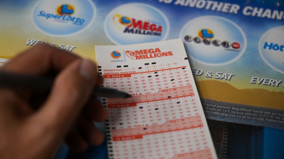 Mega millions jackpot hits 820 million as lottery frenzy stretches
