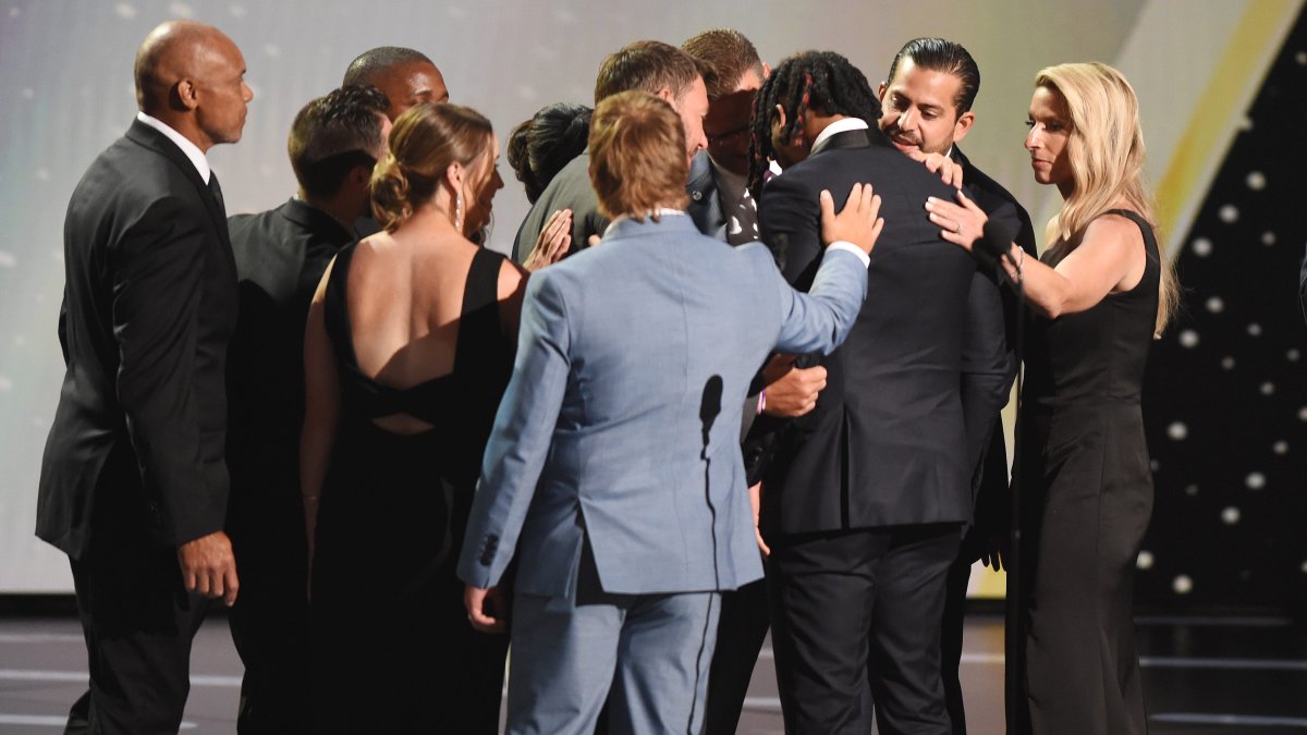 Damar Hamlin Cries At ESPYS While Honoring Buffalo Bills Trainers