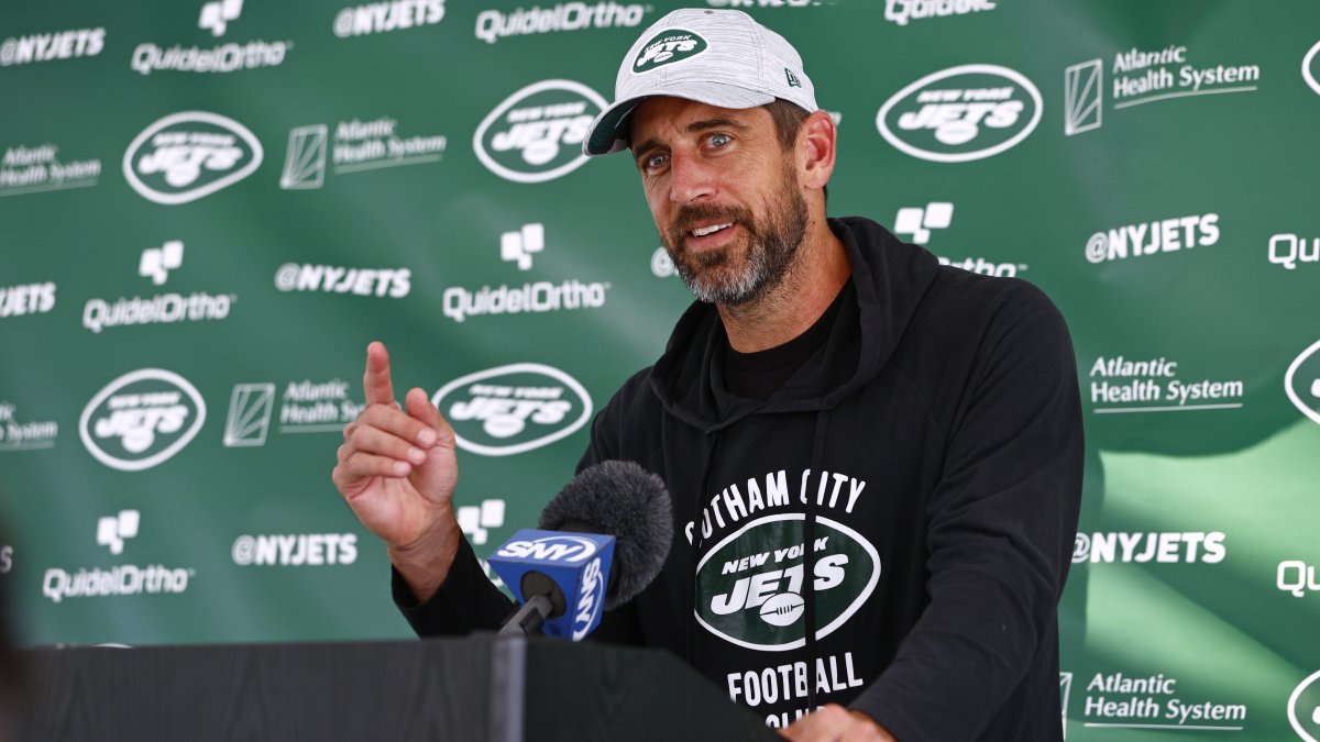 NFL rumors Jets’ Aaron Rodgers takes huge pay cut in restructured deal