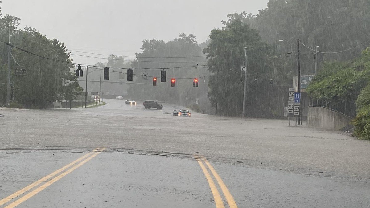 Heavy rain and flooding closes roads in Connecticut – NBC New York - Vimarsana News