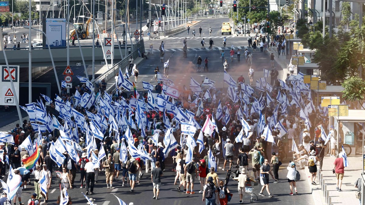 Israeli protesters block highways in 'day of disruption' – NBC New York - Vimarsana News