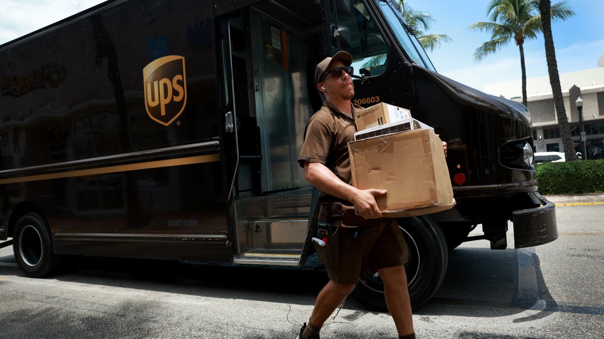 UPS seasonal jobs 2023 More than 100,000 drivers and handlers wanted