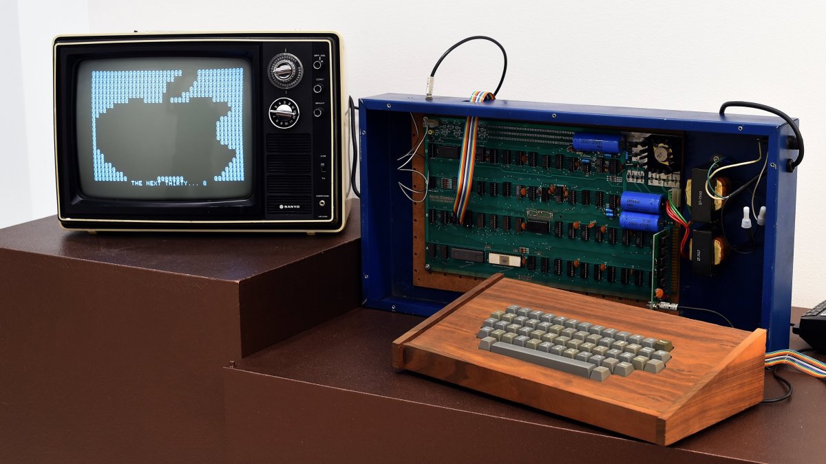 Vintage Apple computer is being sold at an auction for wild price – NBC New York - Vimarsana News