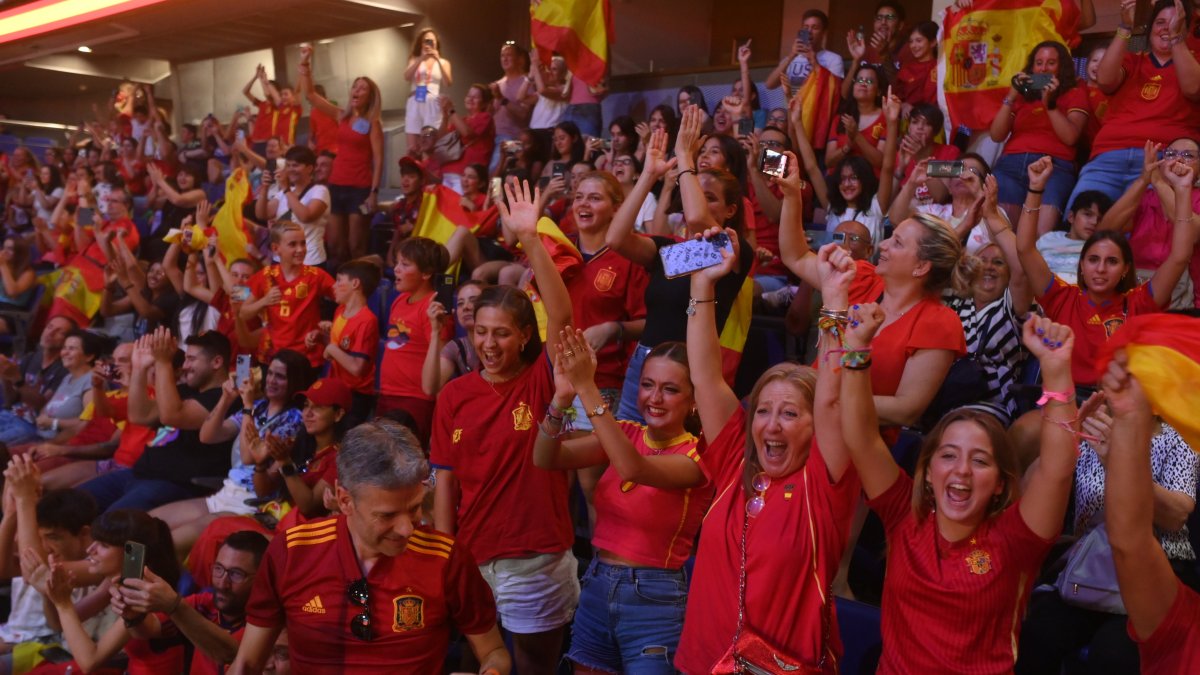 Fans back in Spain celebrate La Roja winning Women’s World Cup NBC