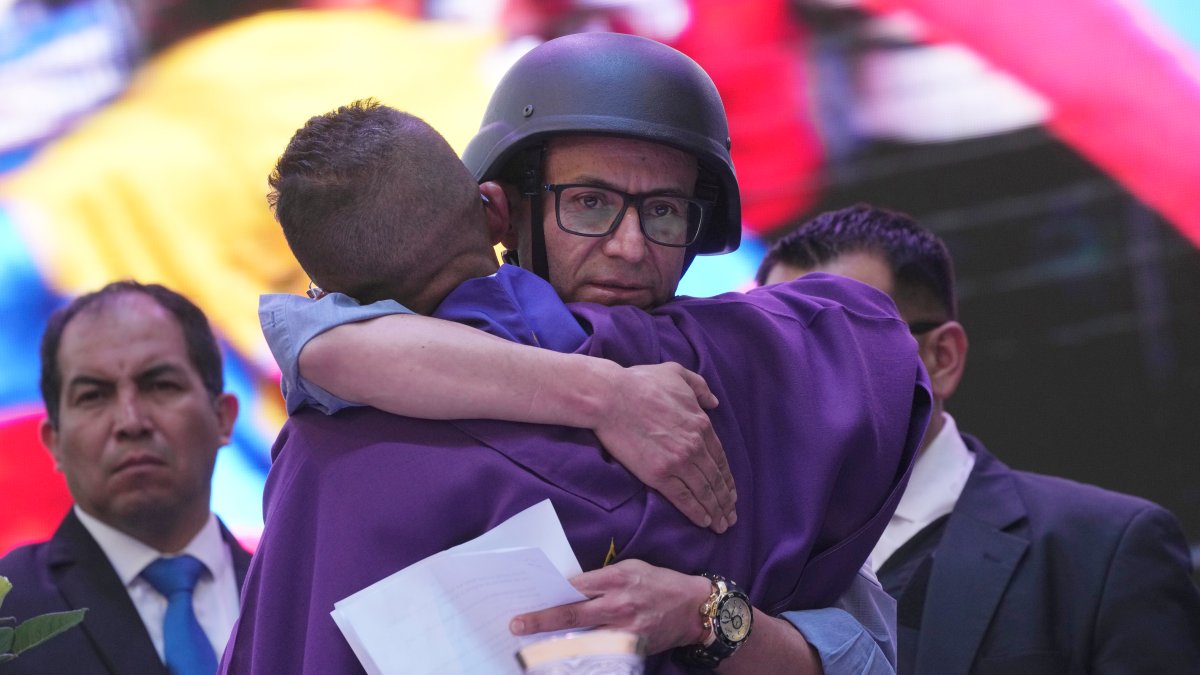 Ecuadorians are choosing a new president amid increasing violence – NBC New York - Vimarsana News