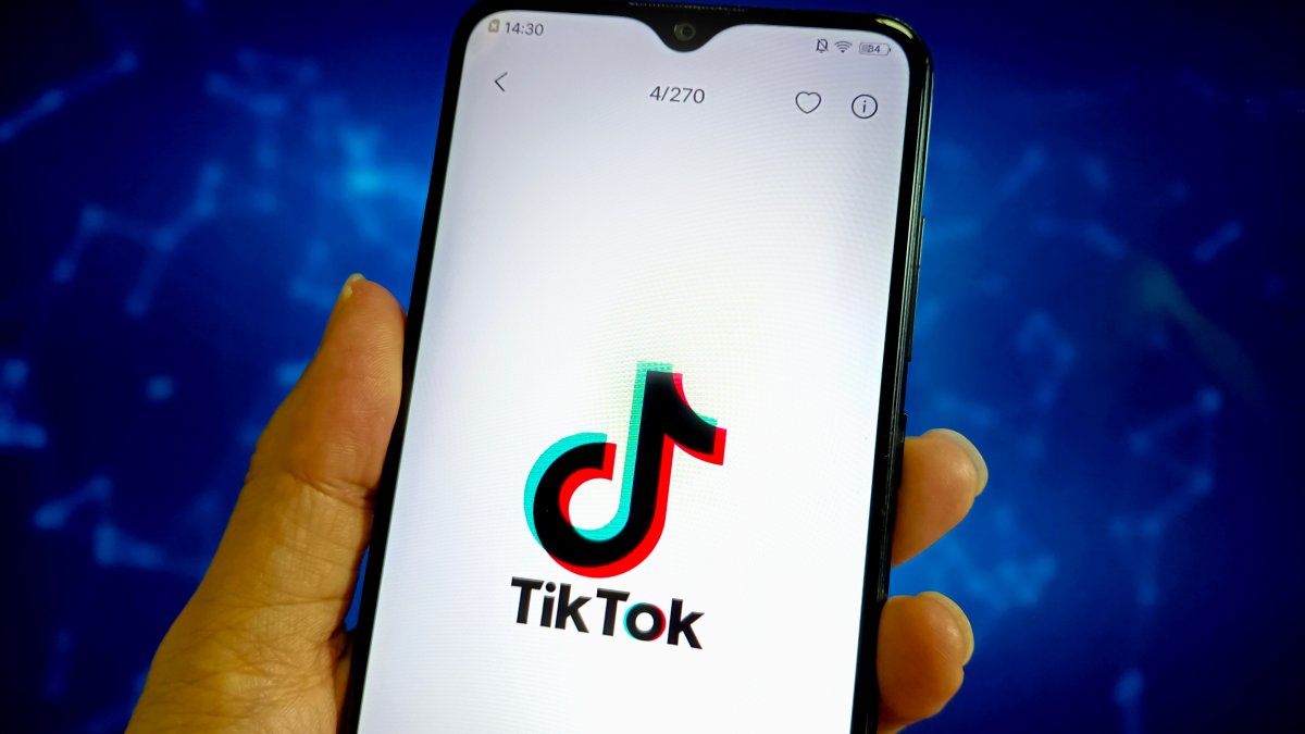 E.U. Officials Ban TikTok From Employees' Phones - The New York Times