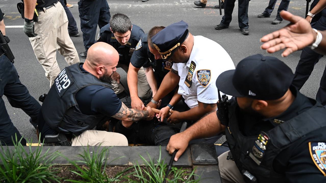 Twitch streamer Kai Cenat causes chaos in New York, is taken into custody -  Meristation