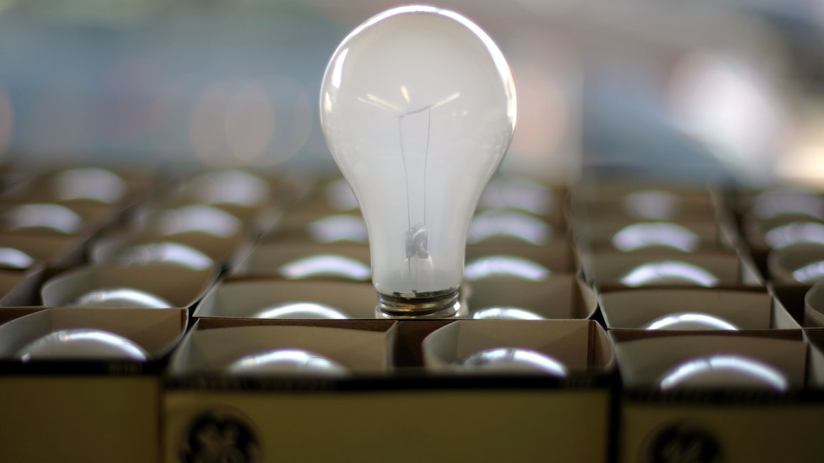 What to know about US rules phasing out incandescent lightbulbs NBC