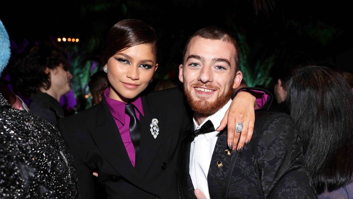 Zendaya visits mural honoring 'Euphoria' costar Angus Cloud after his death – NBC New York - Vimarsana News