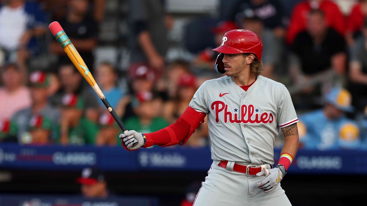 Phillies player swings pencil bat at MLB Little League Classic – NBC ...