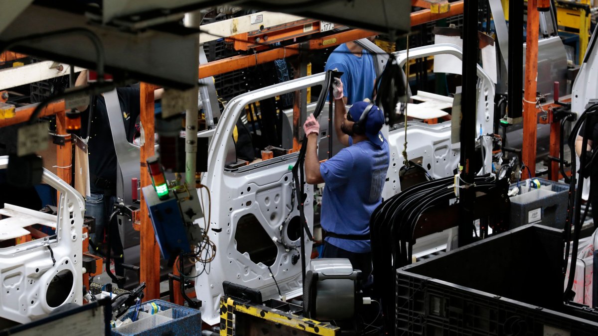 Jim Cramer says 'watch Ford as a barometer' of potential United Auto Workers strike risk – NBC New York - Vimarsana News