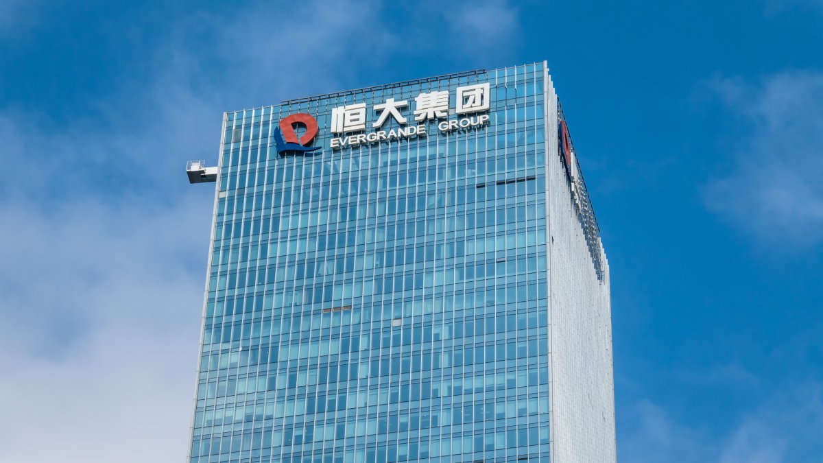 China property stocks tumble as Evergrande drops 25% on debt restructuring roadblock - Vimarsana News