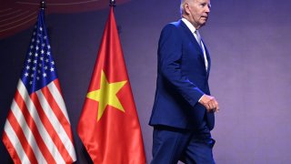 TOPSHOT – US President Joe Biden arrives to hold a press conference in Hanoi on September 10, 2023, on the first day of a visit in Vietnam. Biden travels to Vietnam to deepen cooperation between the two nations, in the face of China’s growing ambitions in the region.