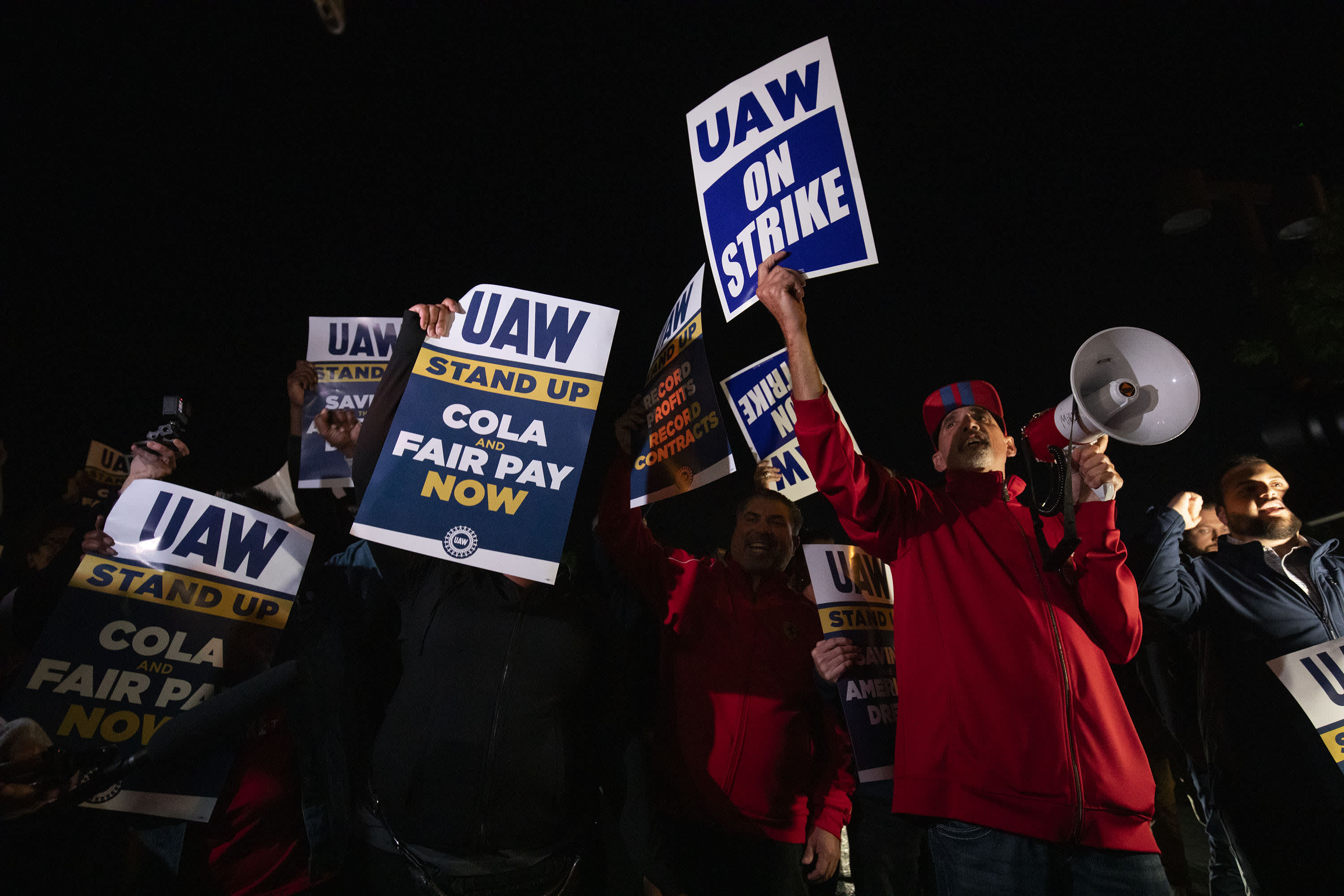 United Auto Workers strike put Biden's goals for labor and climate at odds  – NBC New York
